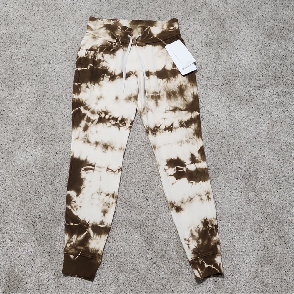 NWT Lululemon Athletica Warm Down Jogger in Earth Dye Sand Tie Dye Women’s sz 6 - Picture 10 of 12